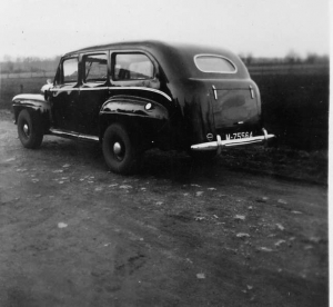 BV067 4  Ford, 8-pers., 49, Tragter
